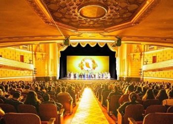 神韵七个团全球同日演出 名流云集盛赞