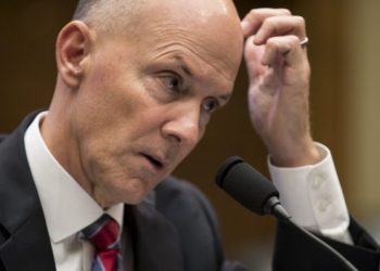 Equifax原CEO「國會燒烤」：用戶資料被洩露公司反受益？