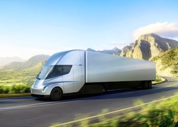 特斯拉半掛牽引車載貨上路，Model 3 改用永磁馬達
