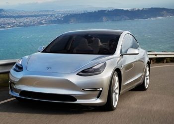 特斯拉 Model 3 解剖顯示30+%的利潤率，解剖公司老闆笑稱自己要吃「烏鴉」