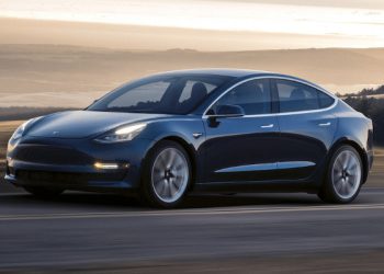特斯拉Model 3 銷量7月猛增至1萬3千輛，超越奔馳轎車銷量總和