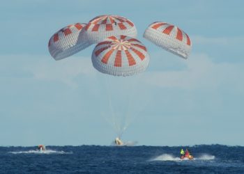 SpaceX 載人龍太空船成功返回地球，俄羅斯航天局打翻了五味瓶：不是滋味
