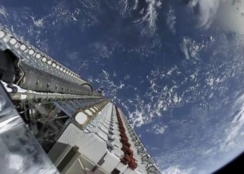 太空撒豆子：SpaceX 成功發射首批60顆「星鏈」互聯網衛星