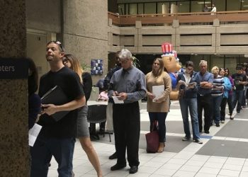 加州選舉欺詐漏洞:登記選民比合格人數多百萬
