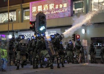 蕭恩點評：香港警方暴力嚴重升級，中共官媒從噤聲轉為活躍報道