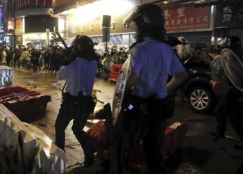 蕭恩點評：香港警方首次動用真槍實彈，警方暴力為何升級？