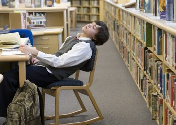 加州新法延後學校晨課時間,家長叫苦連連
