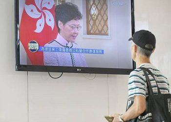 林鄭視像發施政報告 成為史上首位被趕出議會特首