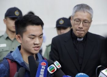【新聞聚焦】陳同佳出獄道歉；30名美國共和黨眾議員闖入彈劾川普聽證會