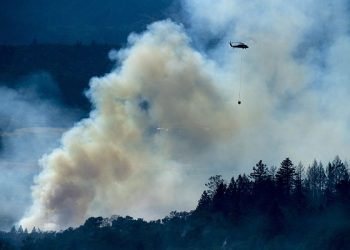 熱點大家談：PG&E 三度停電 北加野火照樣燃燒