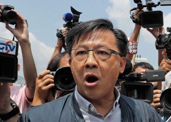 【新聞聚焦】香港親共議員何君堯遇襲，被懷疑自導自演；美國防長：必須在人工智能領域跑贏中國