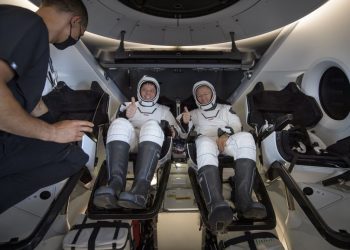 十年煉一箭：SpaceX龍飛船成功返回地球，開創商業太空載人歷史新篇