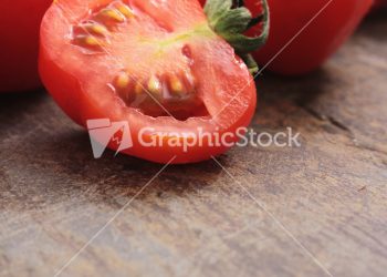 為何西紅柿結果小,底部有疤痕?
