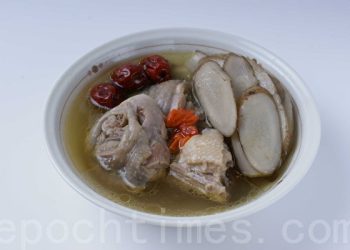銀耳雪梨潤肺雞湯