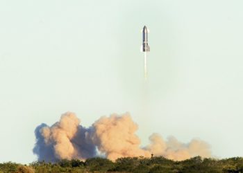 SpaceX星艦8號12500公尺高空測試幾乎像空中芭蕾舞，完美結束，降落時功虧一簣
