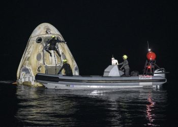 揚眉吐氣：SpaceX Crew-1載人太空船53年來首次成功夜間著陸，為美國私企商業太空領域寫下圓滿的句號。