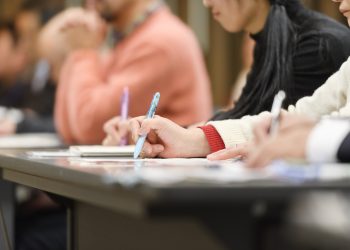 久坐會產生哪些問題，該如何防治？