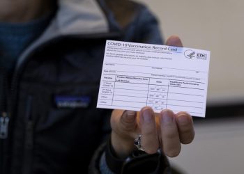 灣區多縣衛生部促僱主要求員工接種疫苗
