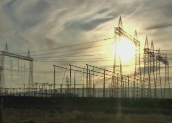 加州為何輪流斷電？探尋加州山火問題的根源