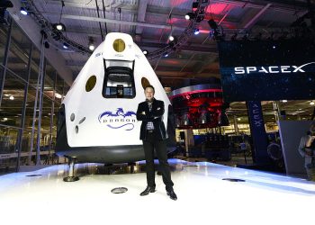 平民太空時代降臨：SpaceX 首次發射私人軌道太空船 「啟迪4號「成功返回地球