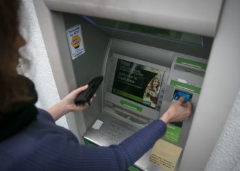 拜登政府擬監控$600元以上入帳交易 無人車獲商業許可上路灣區