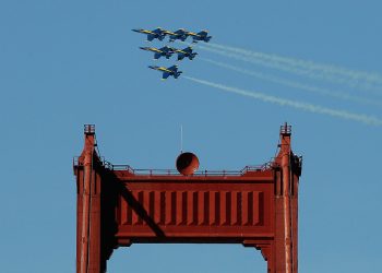 舊金山2021艦隊周：藍天使飛行表演翱翔藍天 軍迷過癮
