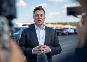賣了！馬斯克出售50億Tesla股票 聖誕老人也面臨供應危機