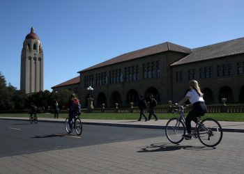 斯坦福大學學生員工 要求廢除疫苗加強針強制令