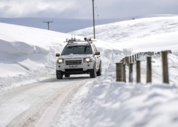 雪天駕駛注意事項,福特野馬Mach-E對比特斯拉Model Y,租車注意事項