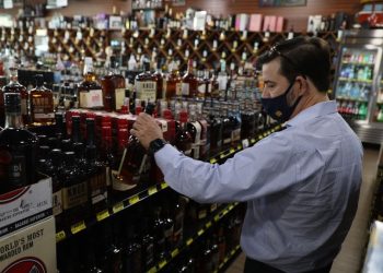 美國經濟去年第四季度增長6.9% 超出業界預期