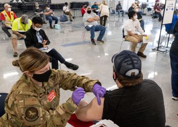 降低心臟炎症風險 CDC考慮增加接種疫苗間隔時間