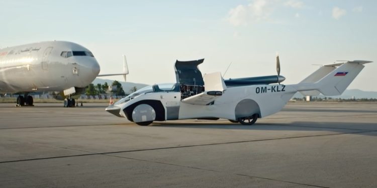 未來型飛行汽車AirCar（網絡視頻截圖）