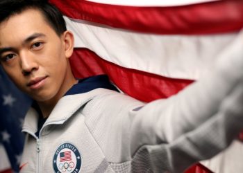 放棄美籍滑冰選手摔倒引發網絡論戰