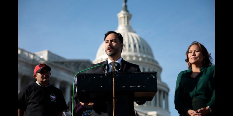德克薩斯州民主黨聯邦眾議員華金‧卡斯特羅（Joaquin Castro）。（圖片：Anna Moneymaker/GettyImages）