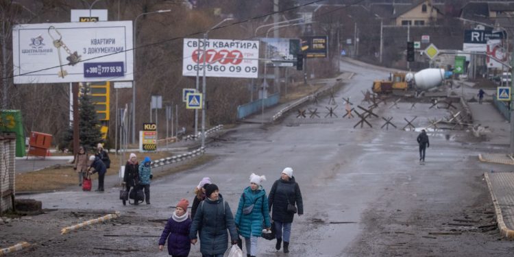 一些烏克蘭民眾正在離開當地的家園。（Getty Images）