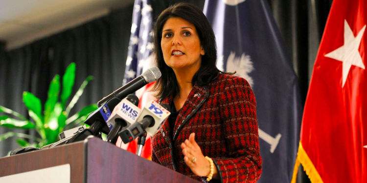 2014年2月26日,妮基·黑利(Nikki Haley)在位於南卡羅來納州哥倫比亞市的 Sysco活動上演講。(Jorge Intriago/美國空軍國民警衛隊照片)