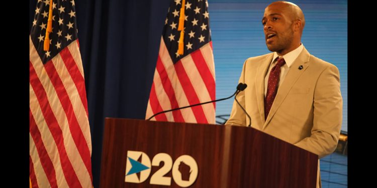 威斯康星州，參議院候選人、副州長曼德拉·巴恩斯（Mandela Barnes）。（圖片：Gabriela Bhaskar-Pool/GettyImages）