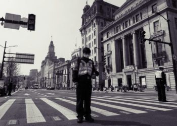 上海持續封城 市民挨餓試圖被抓要飯吃