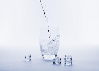 研究人員創造低成本的新型凝膠薄膜將空氣轉化為飲用水