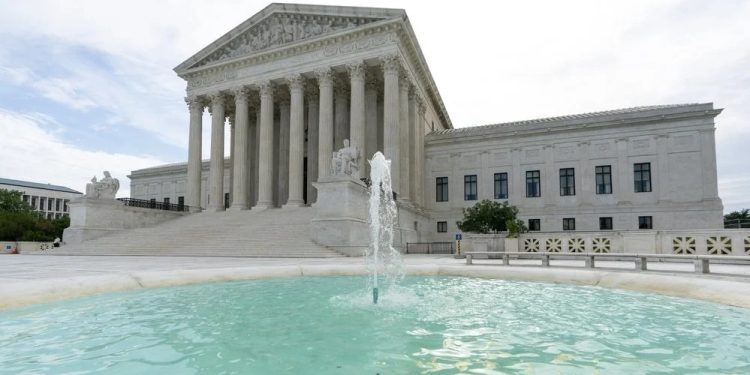 图为位于华盛顿DC的美国最高法院外景。（图片来源：J. Scott Applewhite/AP）