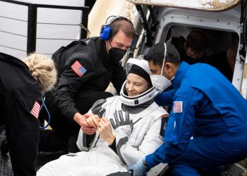 SpaceX 36小時發射3批衛星並回收火箭，法拉利新老闆不會提供全自動駕駛功能，強調保留駕車體驗和激情。
