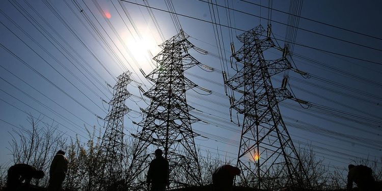 中國全社會的用電量持續下降,經濟運行出現問題。（圖片；China Photos/Getty Images)