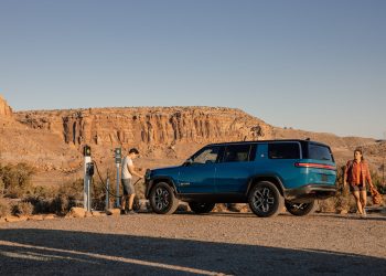 Rivian即將推出R1S SUV， 對比特斯拉Model X毫不遜色， 夏天電動水上娛樂：電動摩托艇，衝浪滑板，潛水滑板，應有盡有