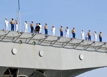 舊金山艦隊週慶祝活動，海軍精銳艦船包括巡洋艦，驅逐艦，濱海戰鬥艦，登陸艦任你參觀，藍天使飛行表週五三開始