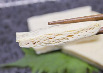 腐竹木耳拌芹菜