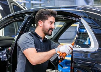 未來車輛維修保養趨勢：全自動化車輛檢測，四輪定位，機器人更換輪胎。SpaceX成功發射日本「白兔-R」登月太空船。