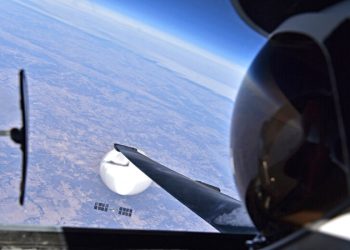 國防部公佈「貼身照」：67年前在1955 首飛的U-2偵察機這次近距離跟蹤、觀察中共間諜氣球
