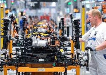 特斯拉宣佈將採用48V鋰電池取代傳統12V鉛酸電池好處知多少？48V「輕混」是怎麼回事？