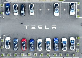 特斯拉與BYD：既是競爭對手又是合作夥伴。刀片電池還是4680電池？特斯拉Model Y開始使用BYD 電池。