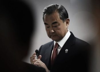 冰淇淋巨頭因左派言論被抵制；王毅一句話惹怒世界